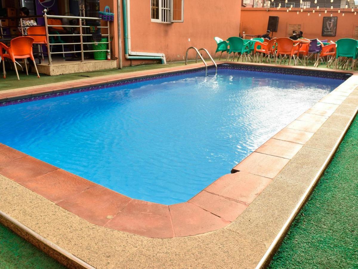 Bana Hotel & Suites Lagos Exteriör bild