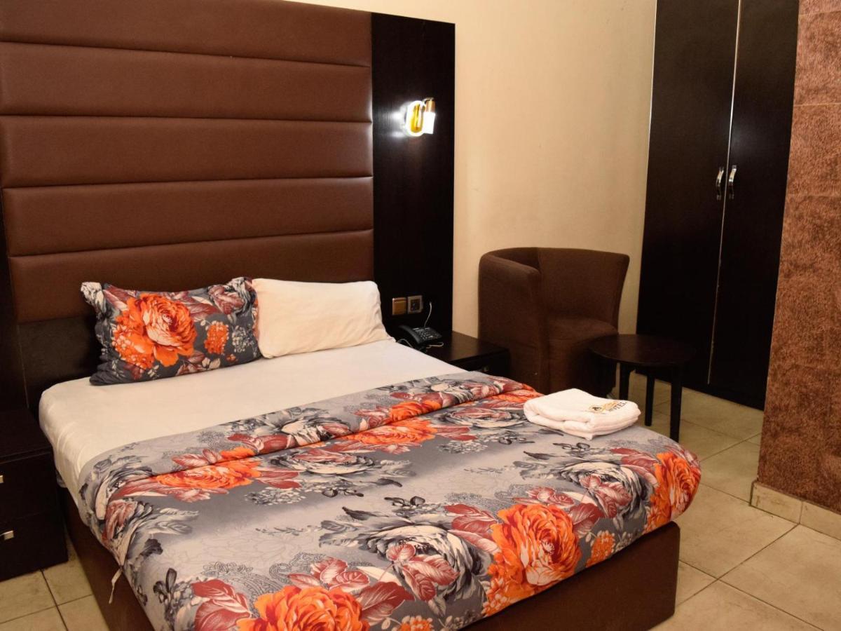 Bana Hotel & Suites Lagos Exteriör bild