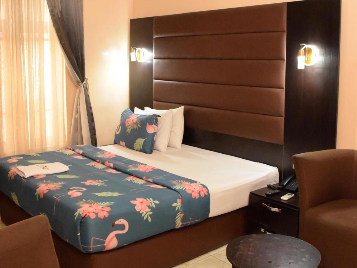 Bana Hotel & Suites Lagos Exteriör bild