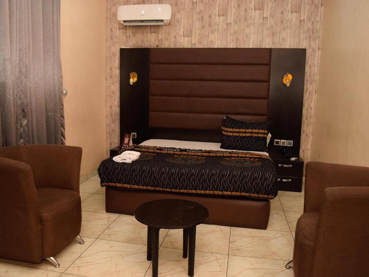 Bana Hotel & Suites Lagos Exteriör bild