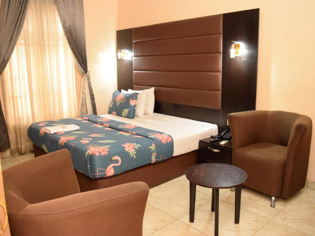 Bana Hotel & Suites Lagos Exteriör bild
