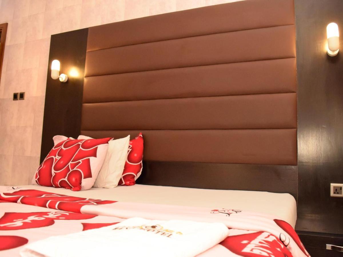 Bana Hotel & Suites Lagos Exteriör bild