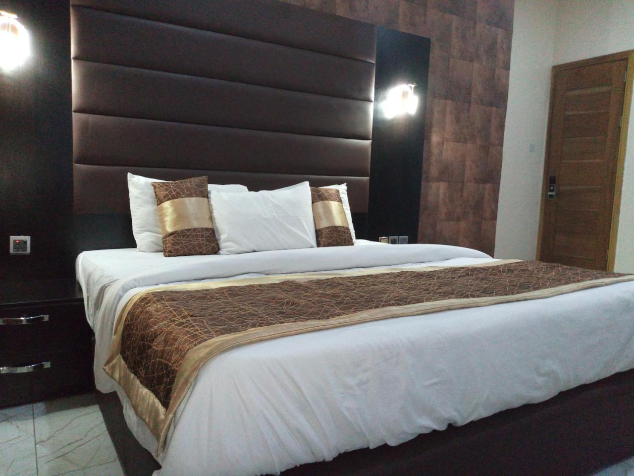 Bana Hotel & Suites Lagos Exteriör bild