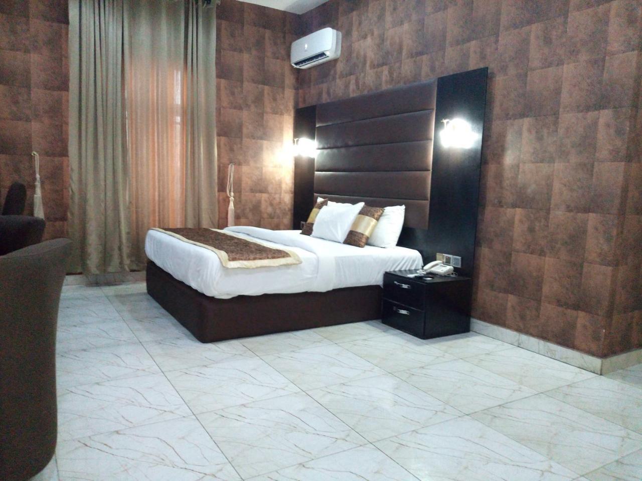 Bana Hotel & Suites Lagos Exteriör bild
