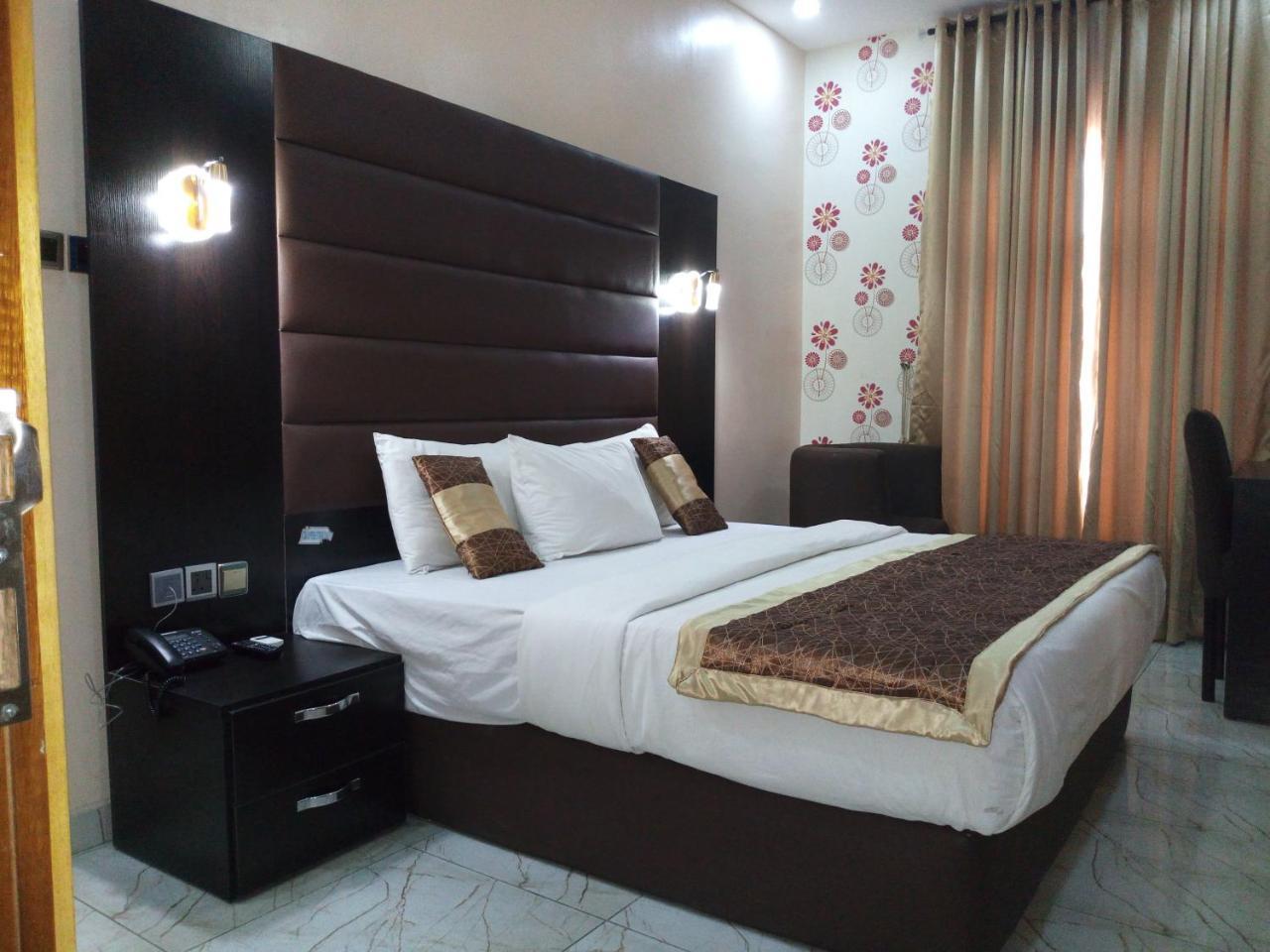 Bana Hotel & Suites Lagos Exteriör bild