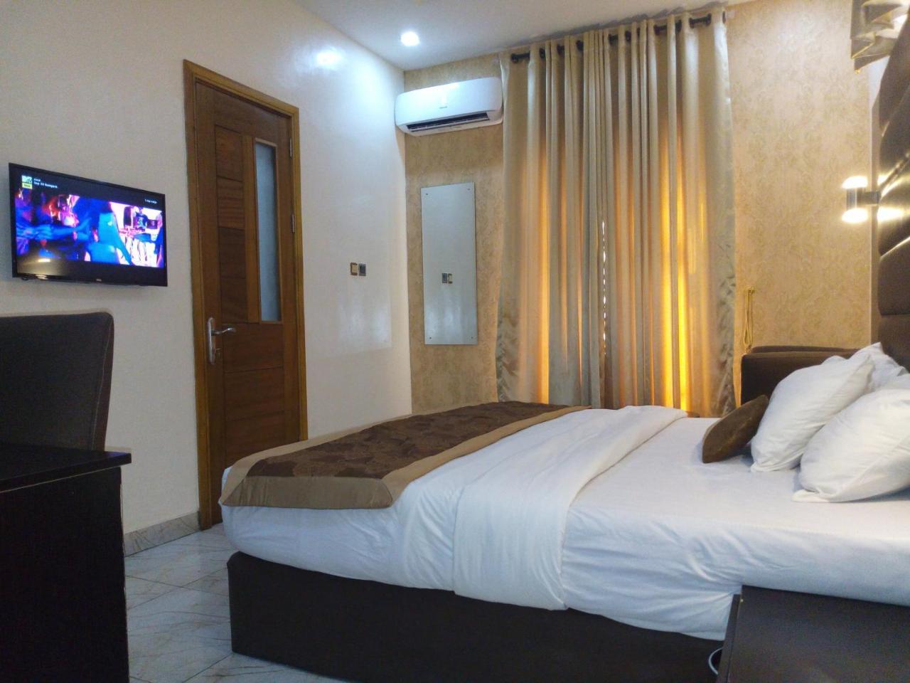 Bana Hotel & Suites Lagos Exteriör bild