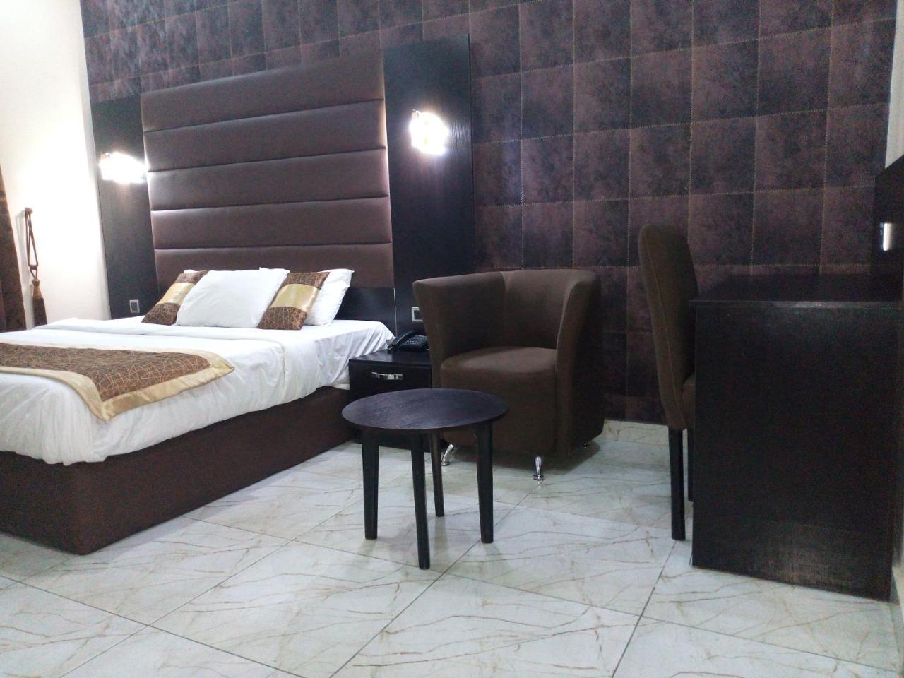 Bana Hotel & Suites Lagos Exteriör bild