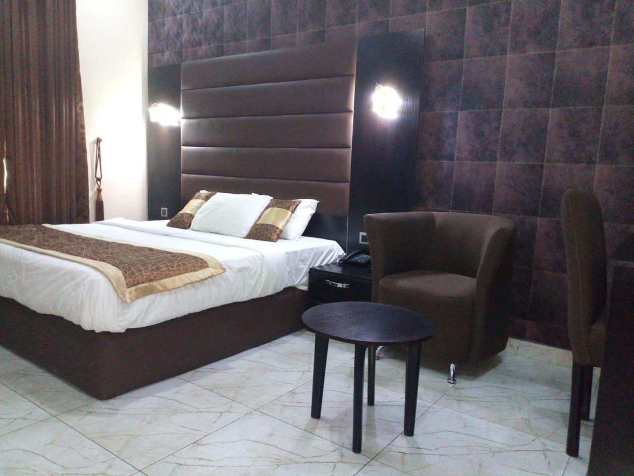 Bana Hotel & Suites Lagos Exteriör bild
