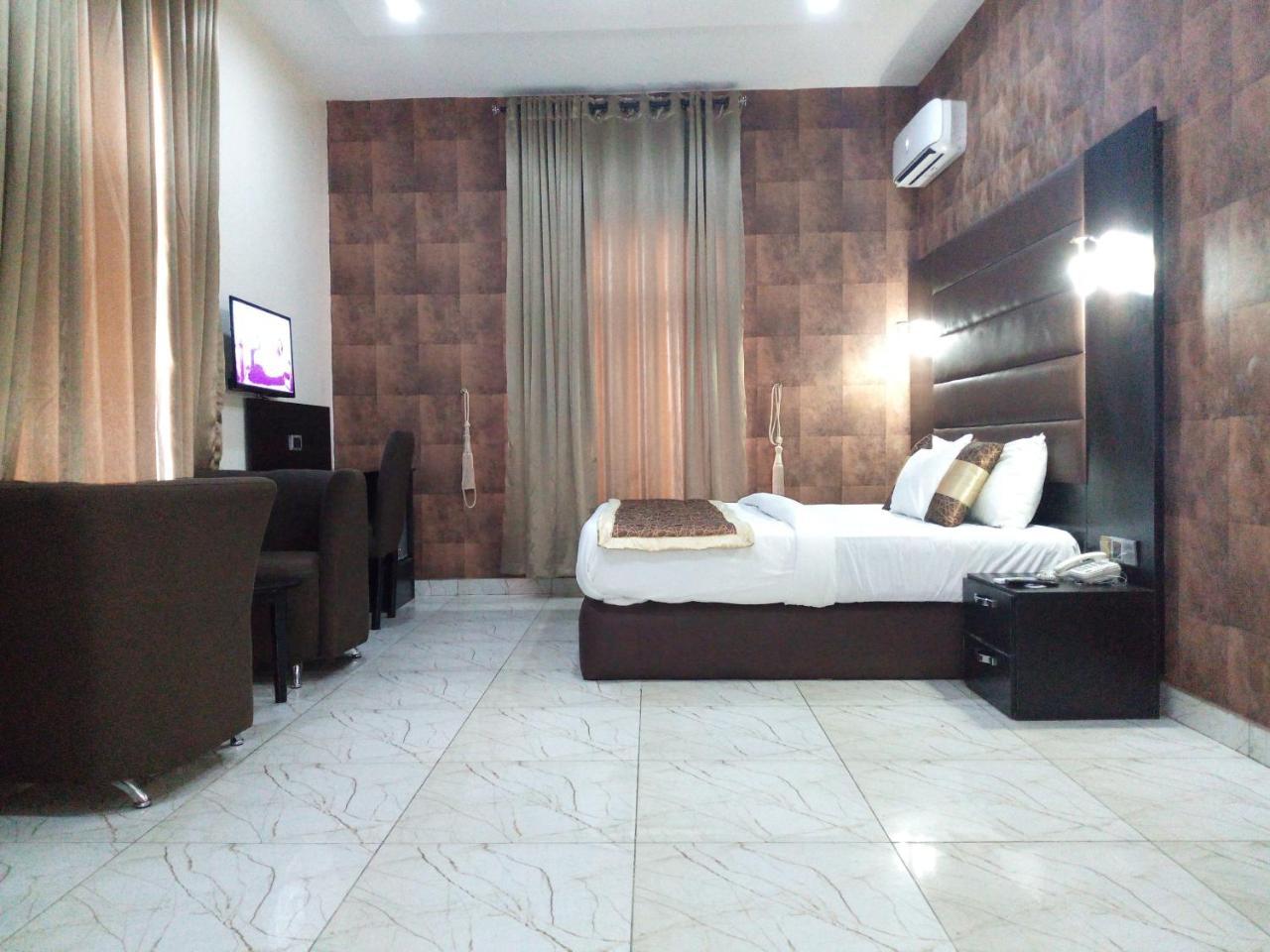 Bana Hotel & Suites Lagos Exteriör bild