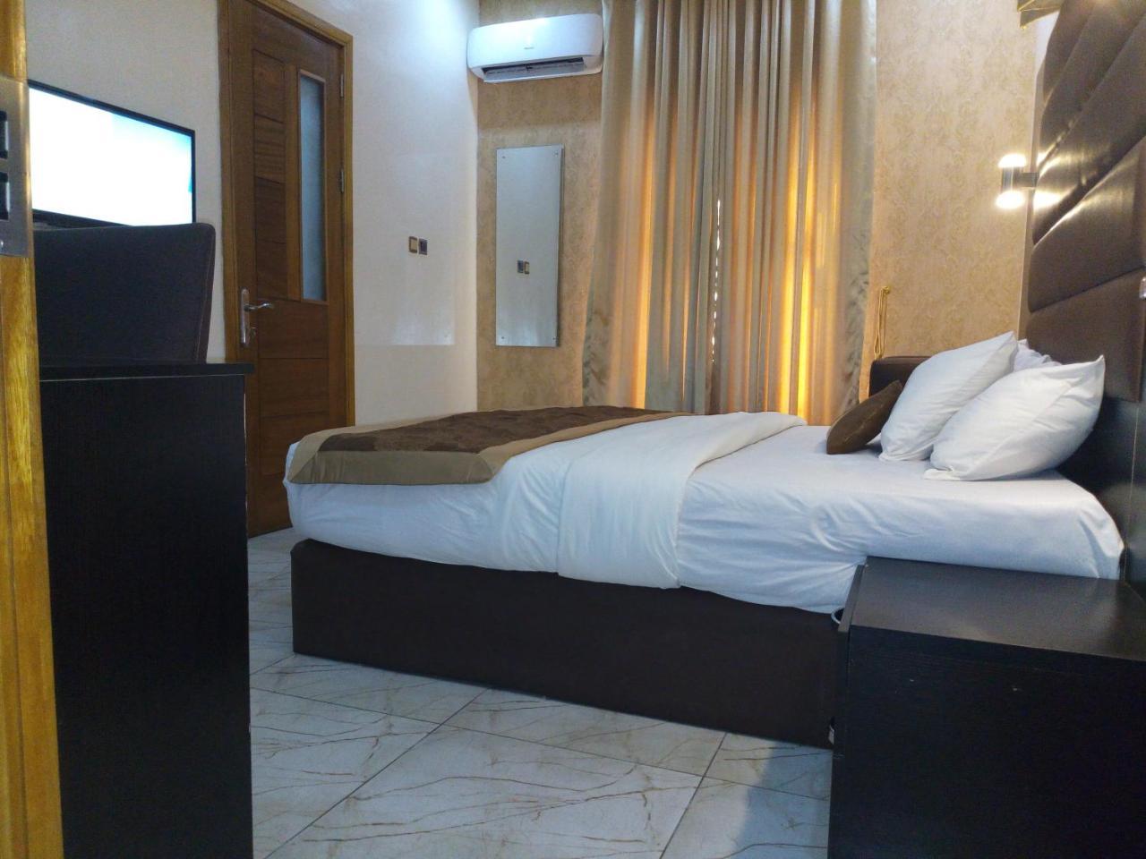 Bana Hotel & Suites Lagos Exteriör bild