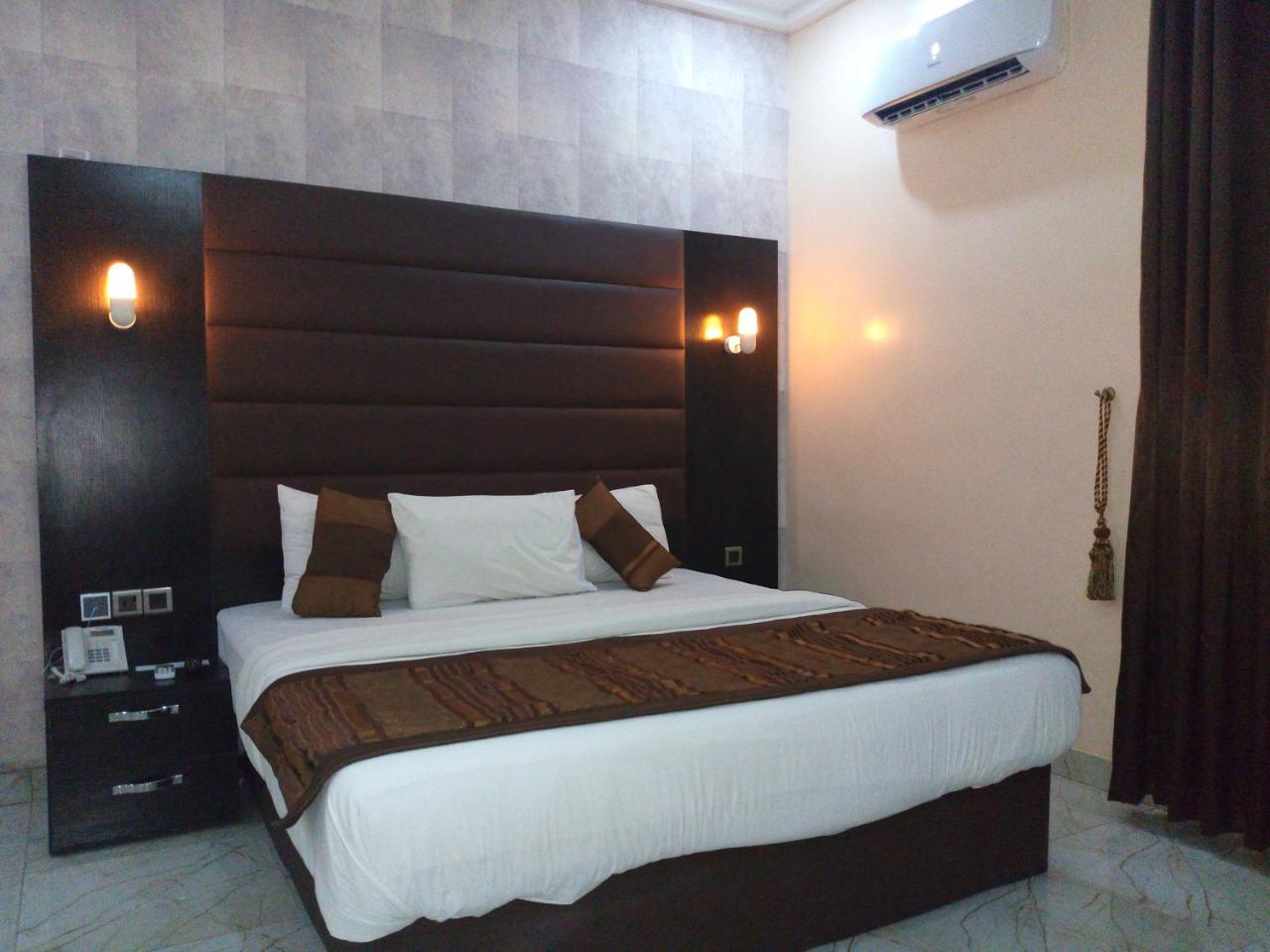 Bana Hotel & Suites Lagos Exteriör bild