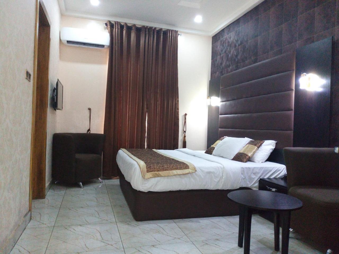 Bana Hotel & Suites Lagos Exteriör bild
