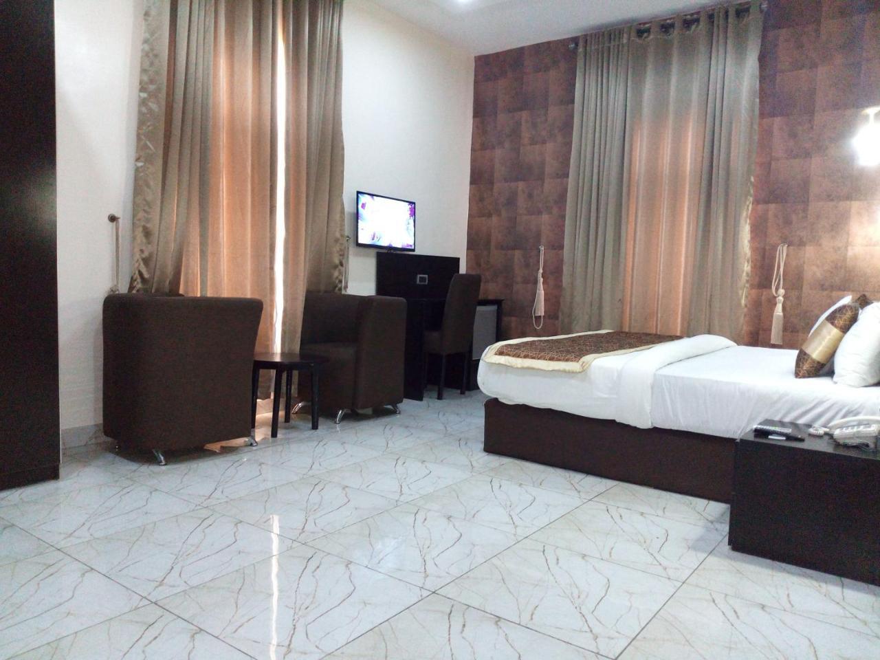 Bana Hotel & Suites Lagos Exteriör bild