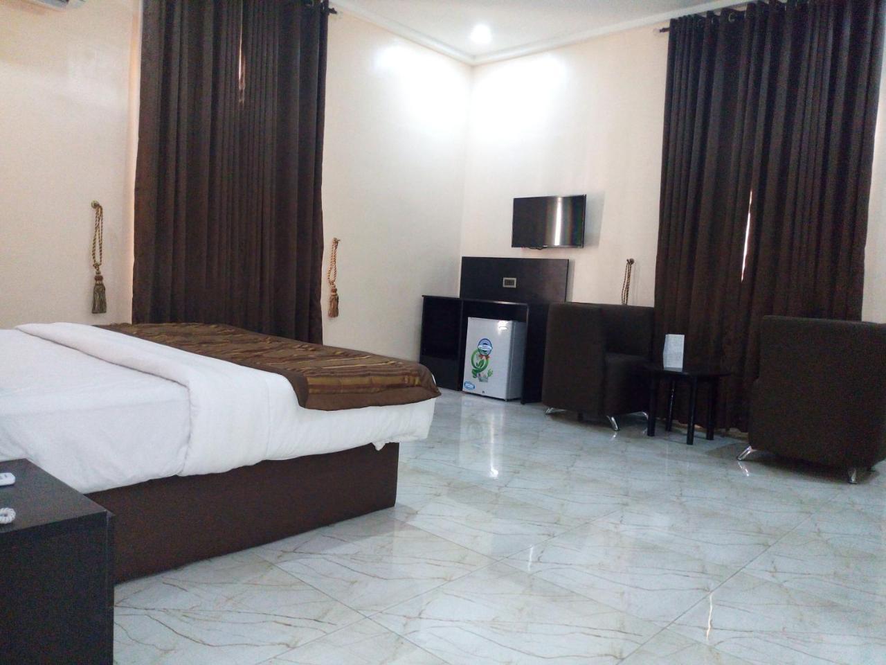 Bana Hotel & Suites Lagos Exteriör bild