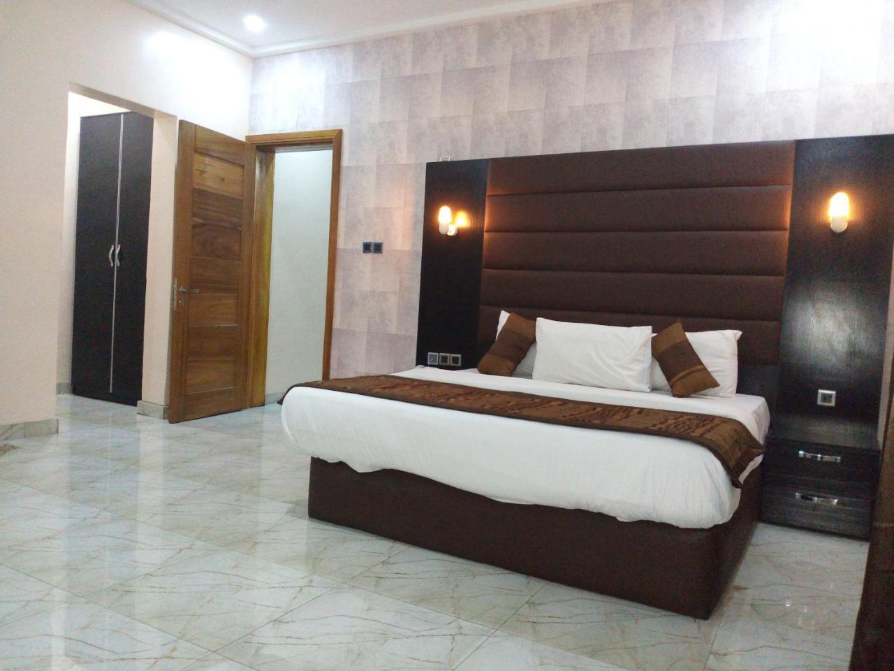 Bana Hotel & Suites Lagos Exteriör bild