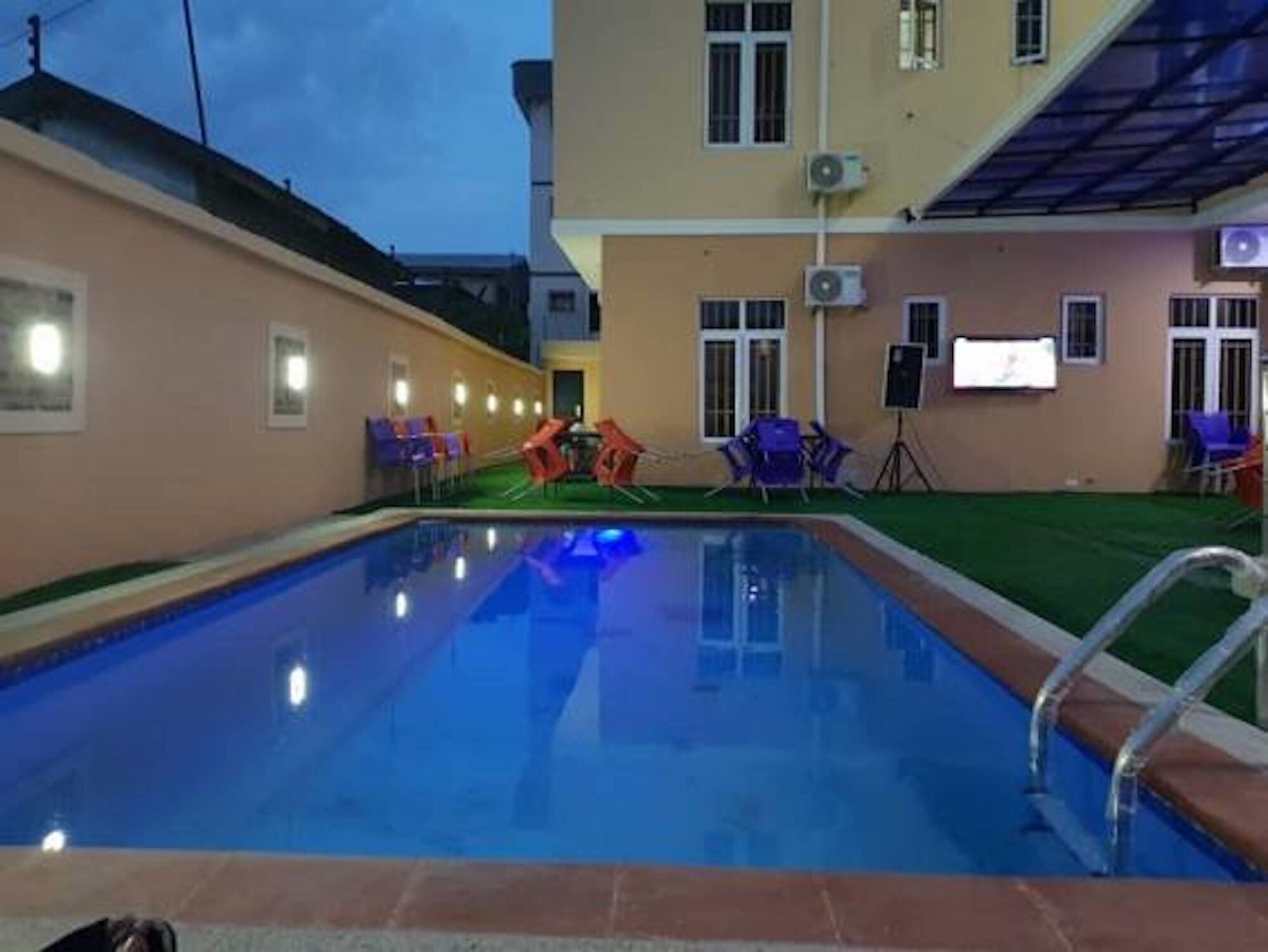 Bana Hotel & Suites Lagos Exteriör bild